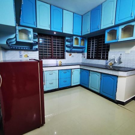 J2 Home Stay - Luxury Homes With Caravan Services Thiruvananthapuram ภายนอก รูปภาพ
