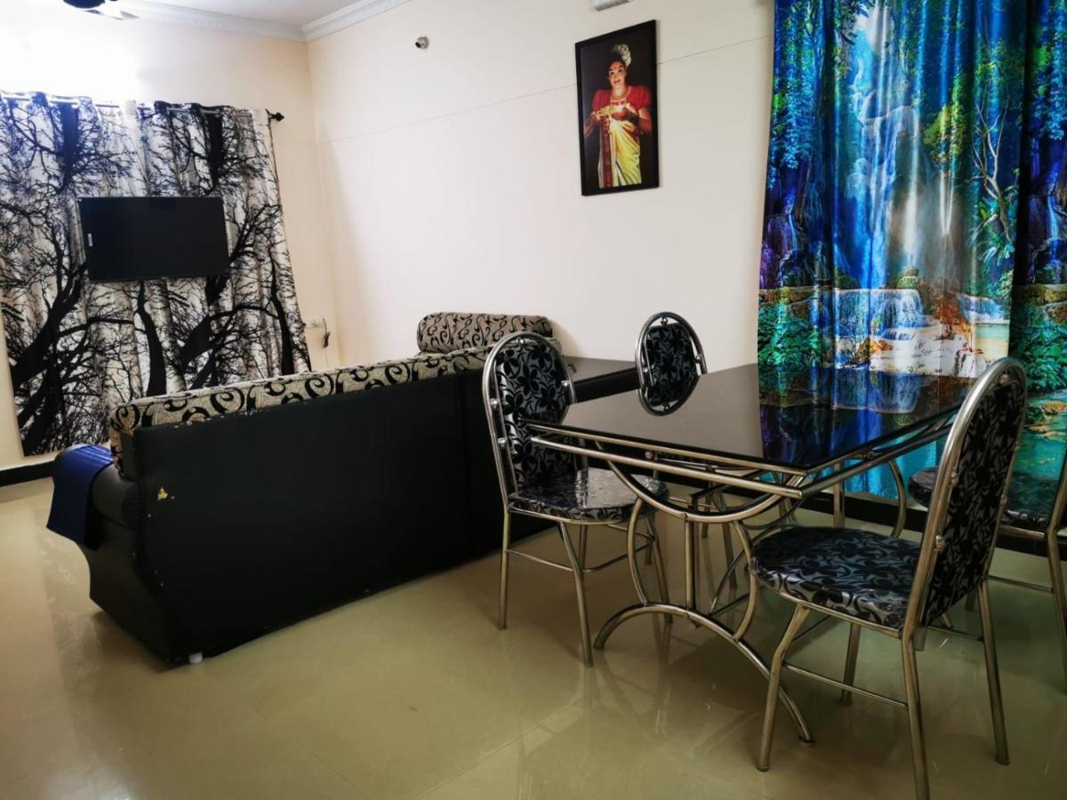 J2 Home Stay - Luxury Homes With Caravan Services Thiruvananthapuram ภายนอก รูปภาพ