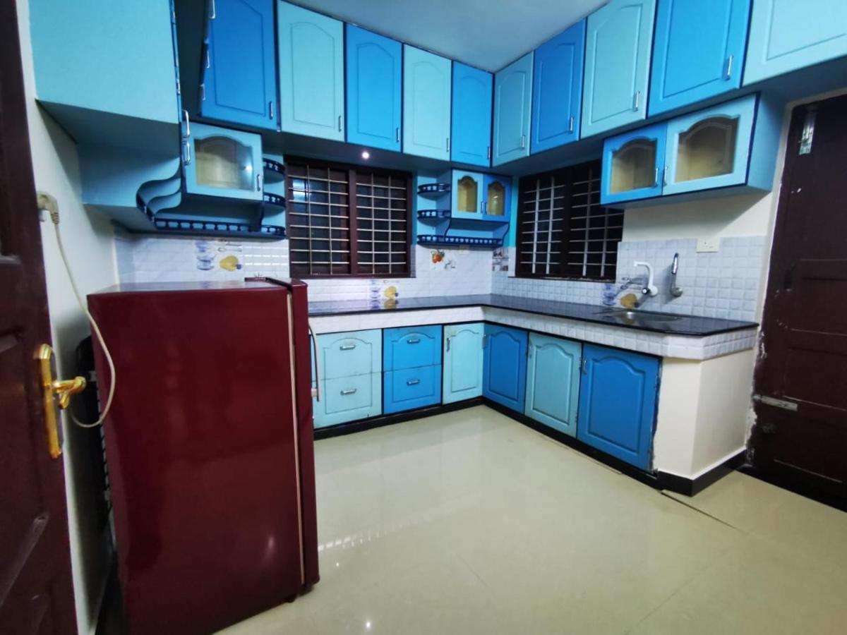 J2 Home Stay - Luxury Homes With Caravan Services Thiruvananthapuram ภายนอก รูปภาพ