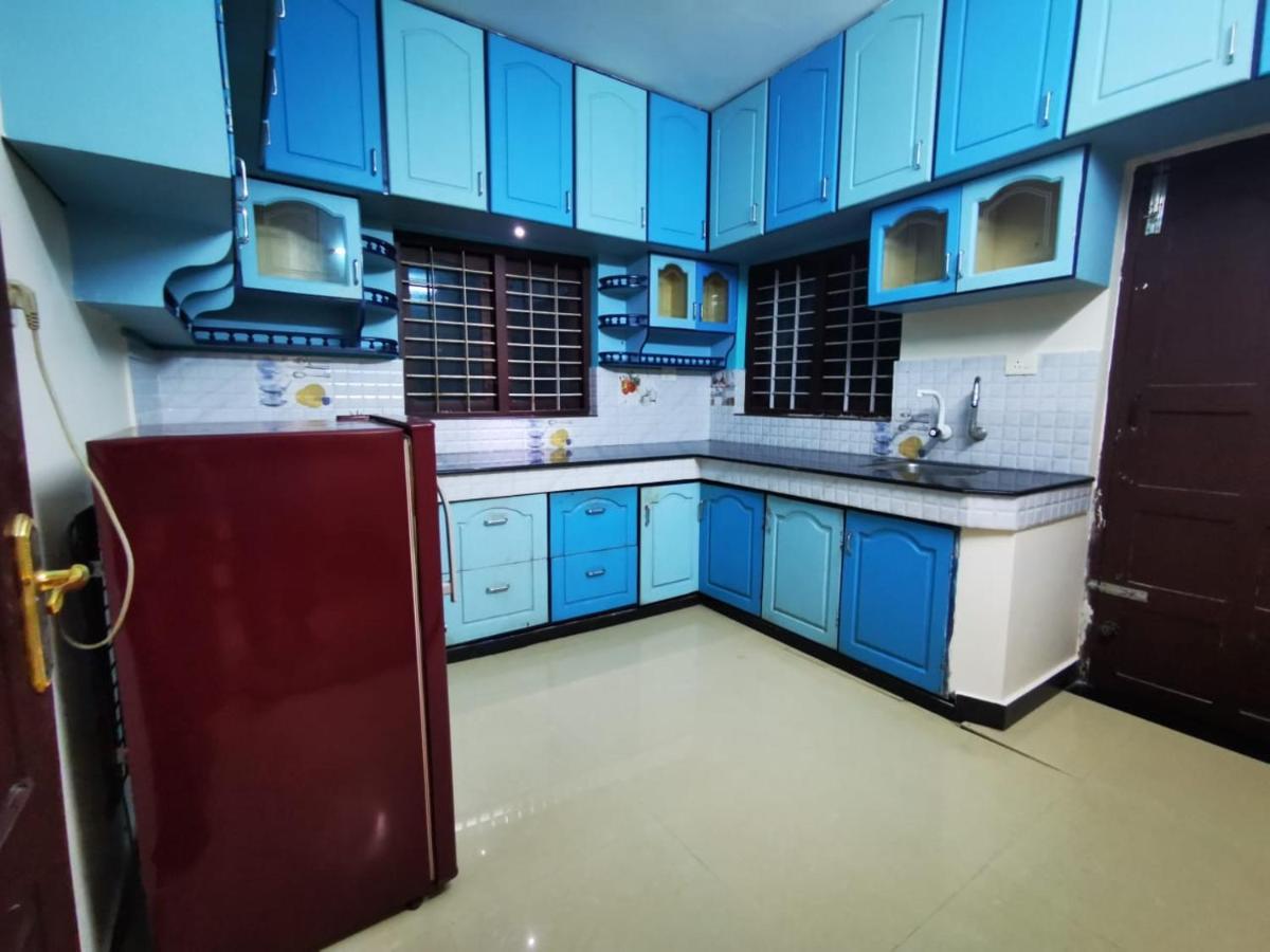 J2 Home Stay - Luxury Homes With Caravan Services Thiruvananthapuram ภายนอก รูปภาพ