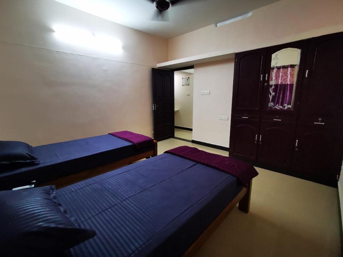 J2 Home Stay - Luxury Homes With Caravan Services Thiruvananthapuram ภายนอก รูปภาพ