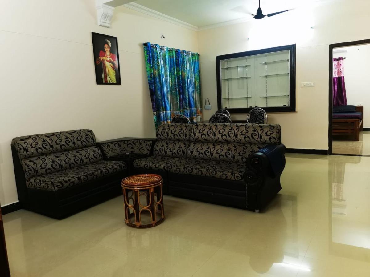 J2 Home Stay - Luxury Homes With Caravan Services Thiruvananthapuram ภายนอก รูปภาพ