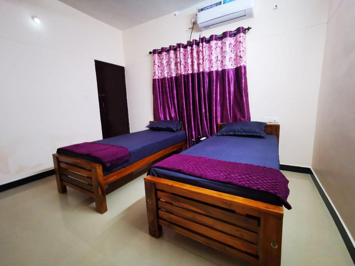 J2 Home Stay - Luxury Homes With Caravan Services Thiruvananthapuram ภายนอก รูปภาพ