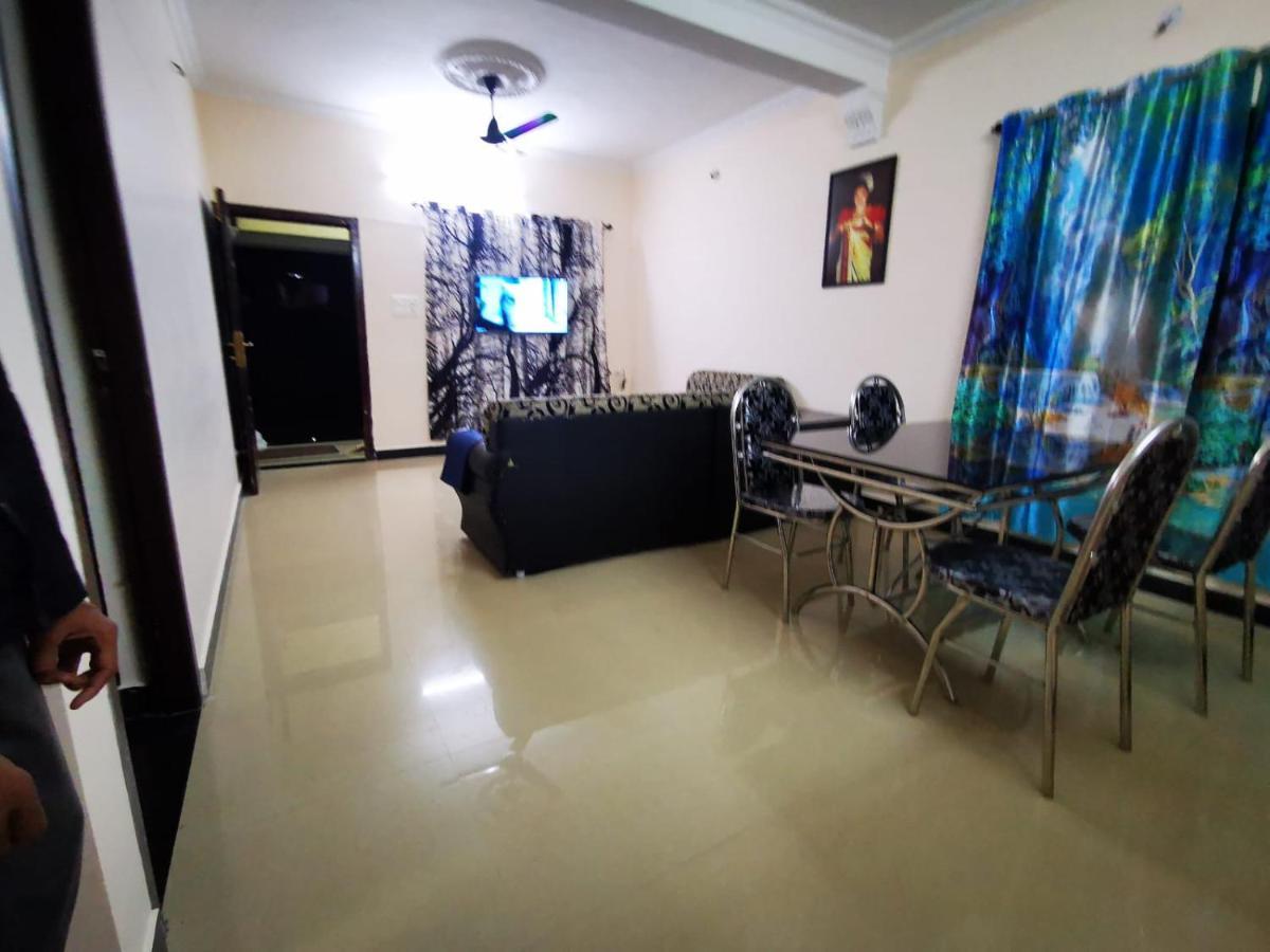 J2 Home Stay - Luxury Homes With Caravan Services Thiruvananthapuram ภายนอก รูปภาพ