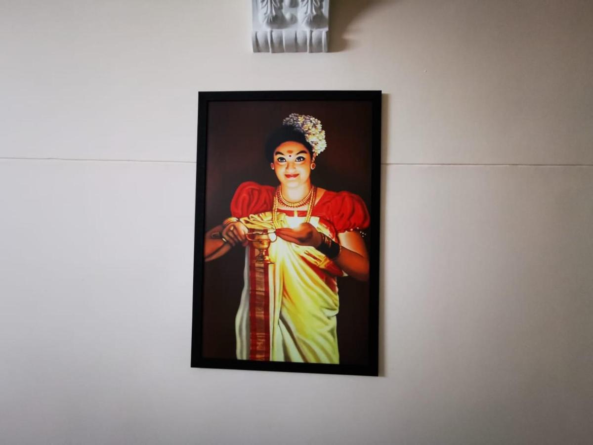 J2 Home Stay - Luxury Homes With Caravan Services Thiruvananthapuram ภายนอก รูปภาพ
