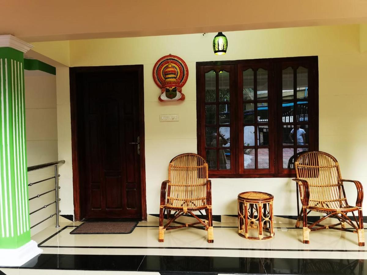 J2 Home Stay - Luxury Homes With Caravan Services Thiruvananthapuram ภายนอก รูปภาพ