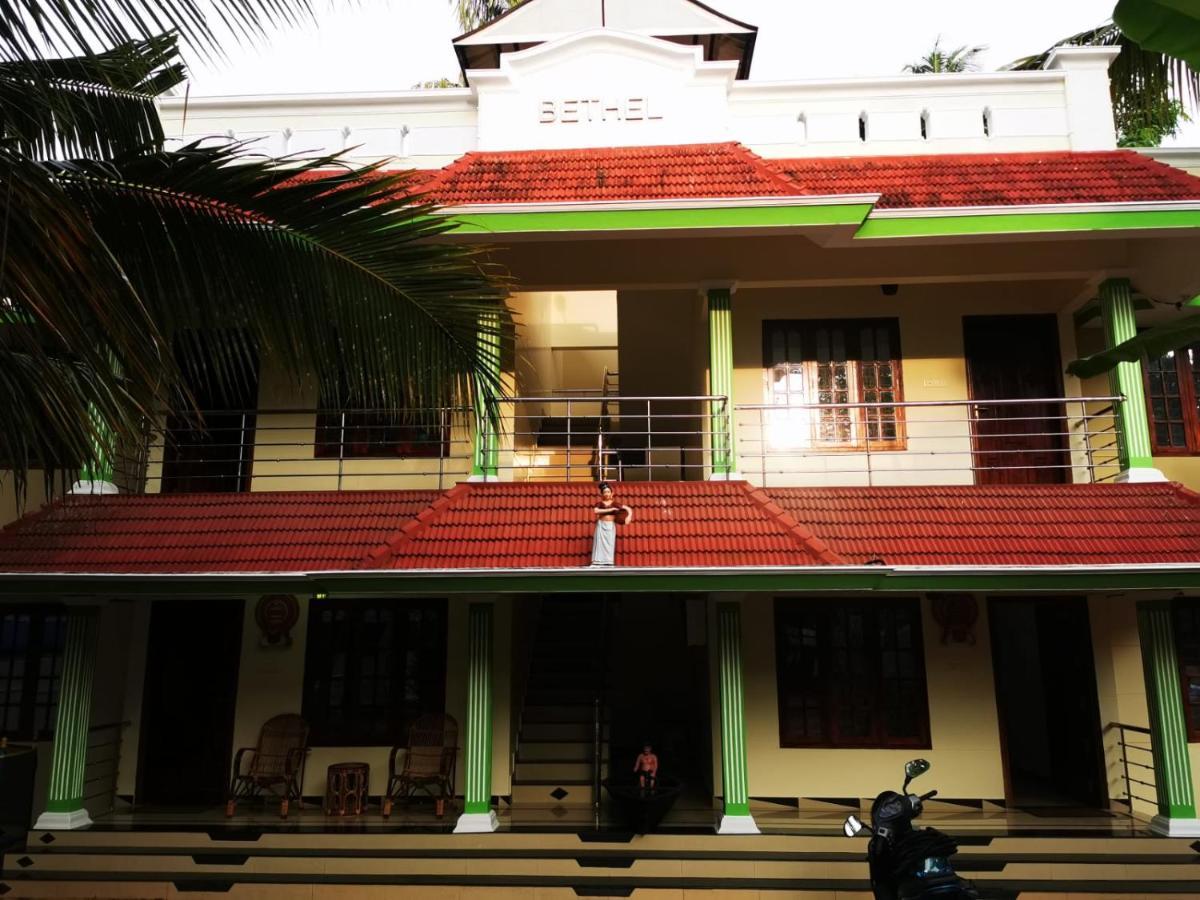 J2 Home Stay - Luxury Homes With Caravan Services Thiruvananthapuram ภายนอก รูปภาพ